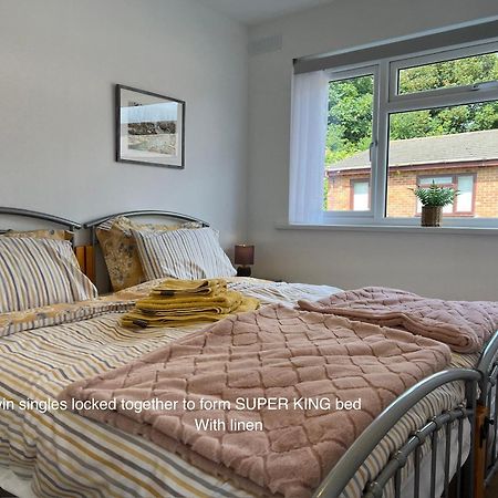 Valley View Self-Catering Coastal Bungalow In Rural West Wight Freshwater Ngoại thất bức ảnh