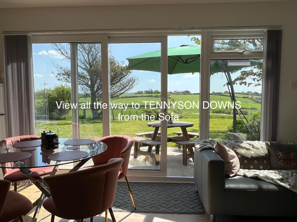 Valley View Self-Catering Coastal Bungalow In Rural West Wight Freshwater Ngoại thất bức ảnh