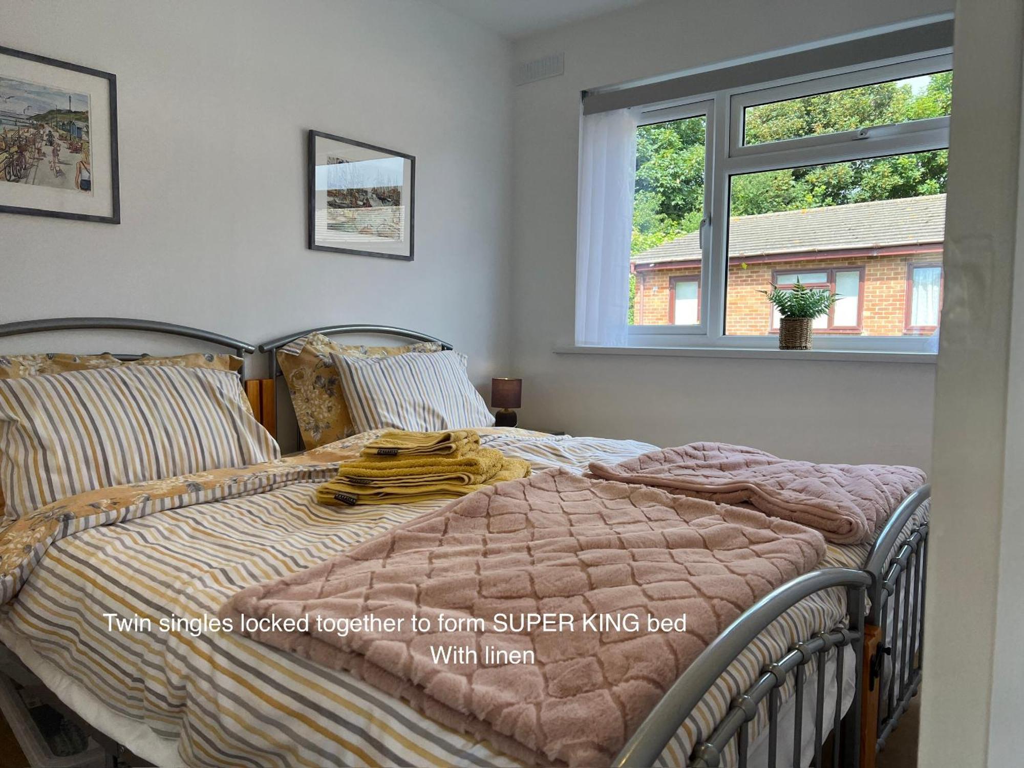 Valley View Self-Catering Coastal Bungalow In Rural West Wight Freshwater Ngoại thất bức ảnh