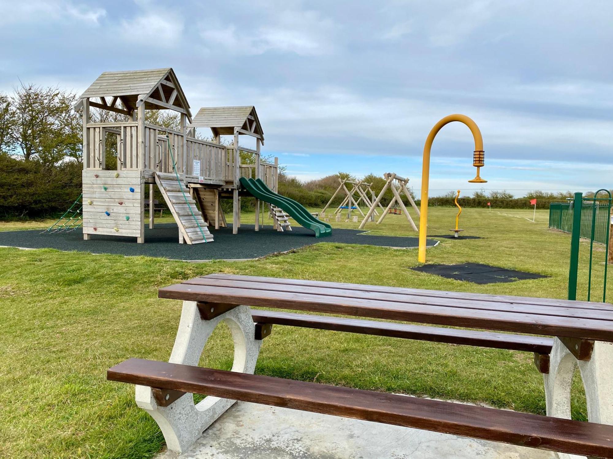 Valley View Self-Catering Coastal Bungalow In Rural West Wight Freshwater Ngoại thất bức ảnh