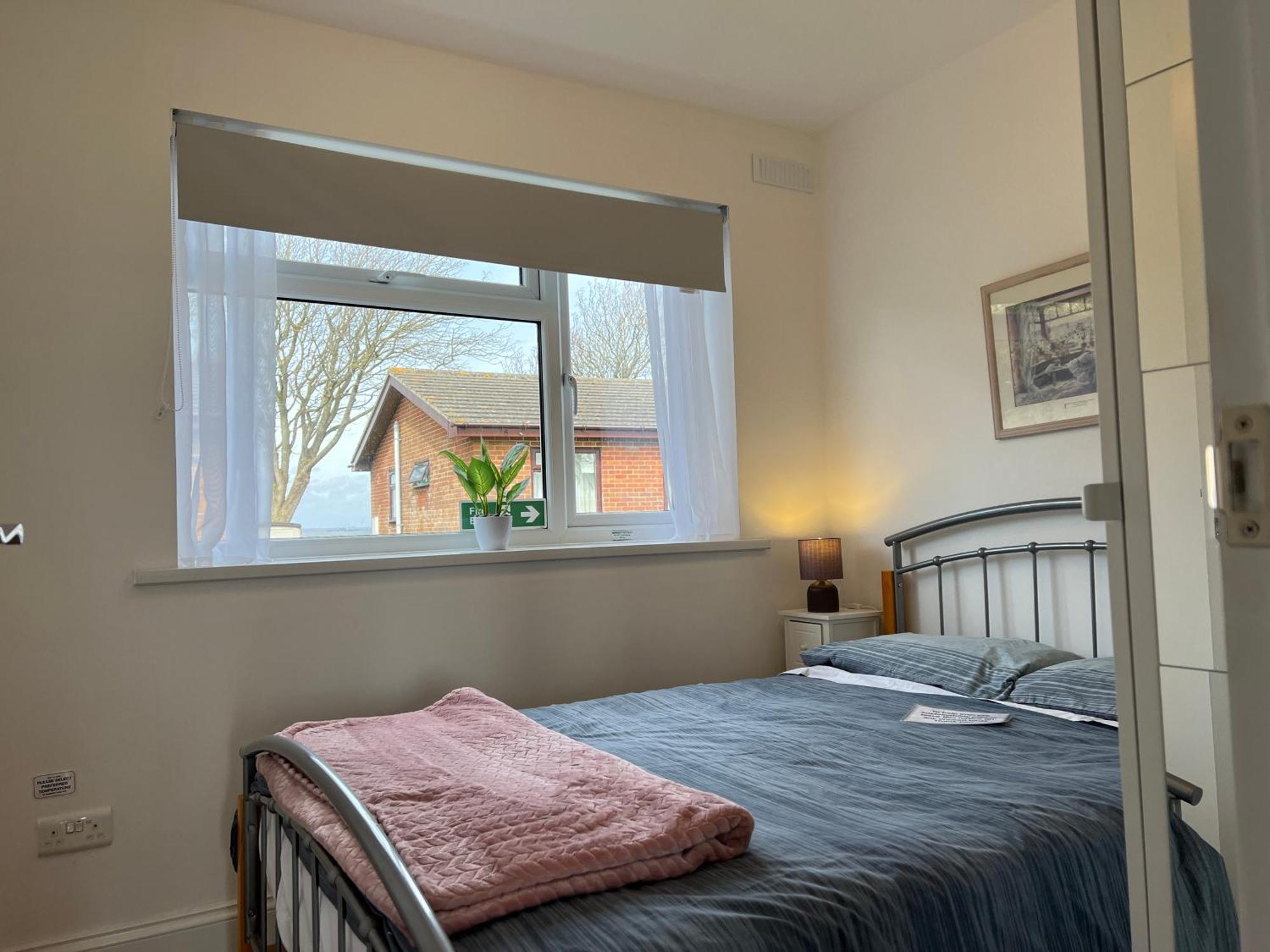 Valley View Self-Catering Coastal Bungalow In Rural West Wight Freshwater Ngoại thất bức ảnh
